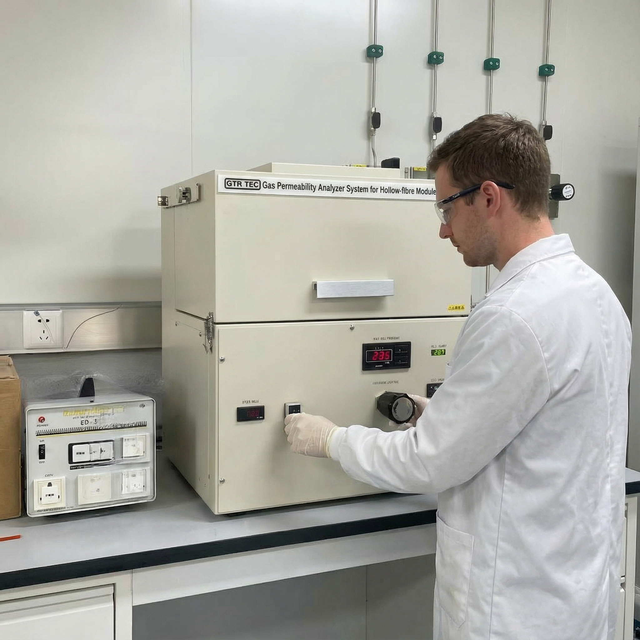 研究进展 | 紫外固化TiO₂-SiO₂透气模具制备超细可溶性微针技术